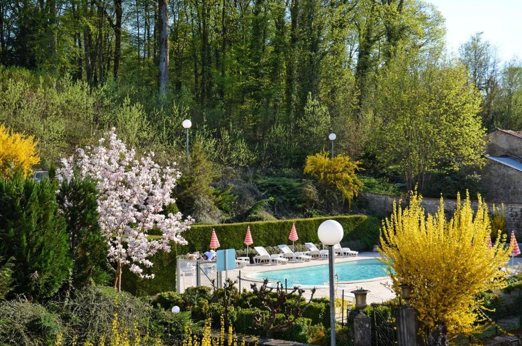 Hotel Et Studios D'Orfeuil Bourbonne-les-Bains Cameră foto